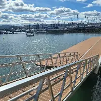 O Club Náutico de Sada melhora o acesso ao mar com um novo pontão inclusivo para vela ligeira e remo